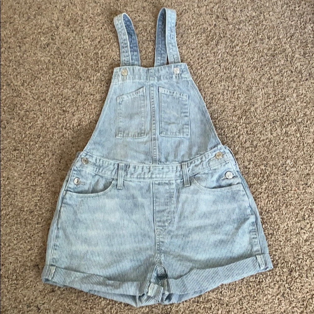 Levi’s pinstripe overall shorts size 5